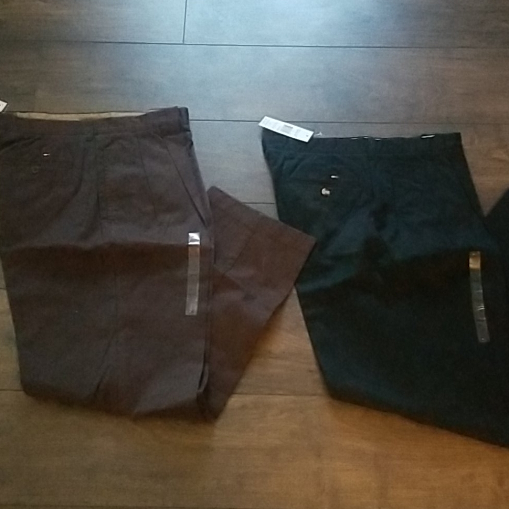 Tommy Hilfiger Khakis w/ pleats